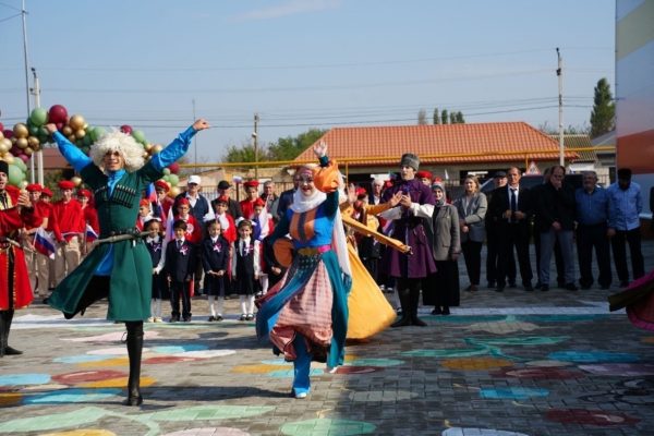 Открытие школы в с. Адильотар Хасавюртовского района.